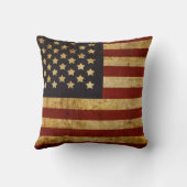 ヴィンテージグランジで愛国心が強い米国の米国旗 クッション (裏面)