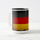 ヴィンテージグランジなドイツ旗 ツートーンマグカップ (正面左)