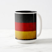 ヴィンテージグランジなドイツ旗 ツートーンマグカップ (正面右)