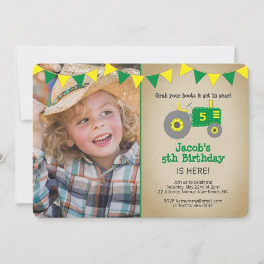 ヴィンテージグリーントラクターフォトバースデーパーティー 招待状 (正面)