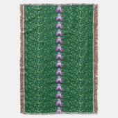 ヴィンテージグリーンフローラの壁紙パターン スローブランケット (正面縦)