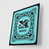 ヴィンテージグリーン装飾アルファベット名モノグラム スクエア壁時計 (傾斜)