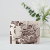 ヴィンテージグループの女性料理写真 ポストカード (スタンド正面)