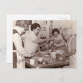 ヴィンテージグループの女性料理写真 ポストカード (正面/裏面)