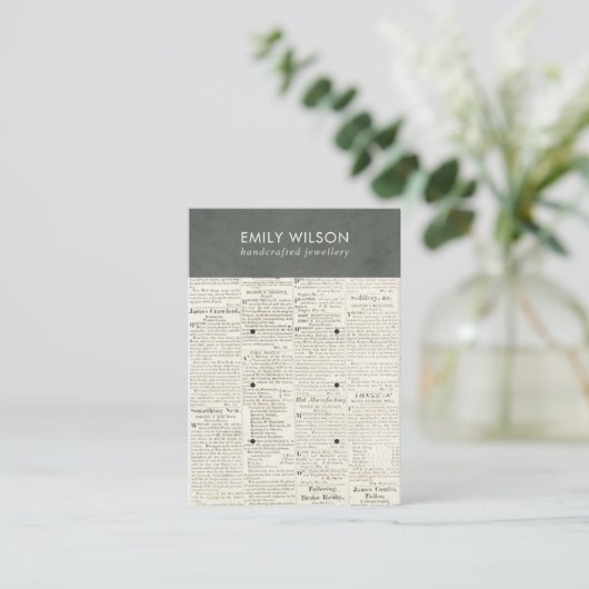 ヴィンテージグレーオールド新聞3スタッドイヤリングディスプレイ  名刺 (スタンド正面)