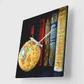 ヴィンテージグローブと書籍 スクエア壁時計 (傾斜)