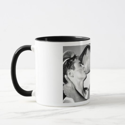 ヴィンテージゲイメンズ船員キスDADT マグカップ (左)