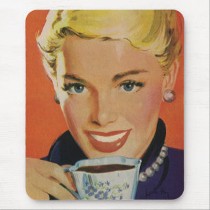 ヴィンテージコーヒー、レトロなコーヒーカップを持つ幸せな女性 マウスパッド