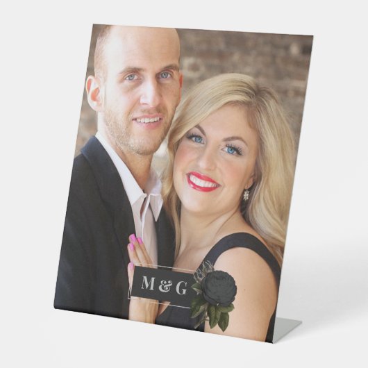 ヴィンテージゴシック黒バラフォトモノグラム 台座サイン (正面)