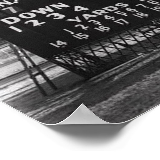 ヴィンテージサッカースコアボードのオフィスのデッキ男の洞窟 ポスター (角)