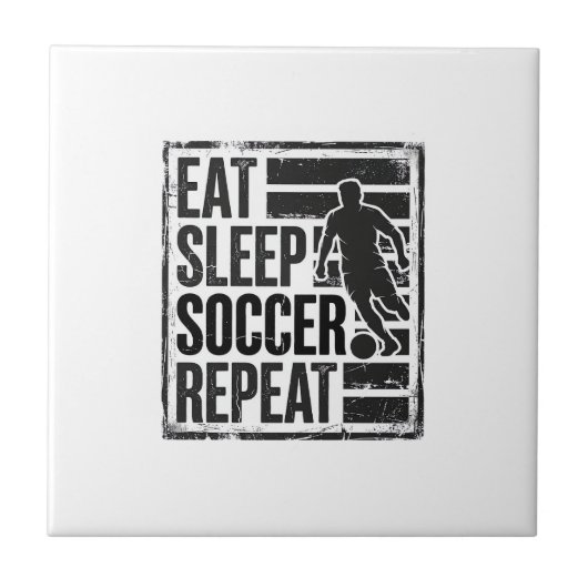 ヴィンテージサッカー選手Tシャツデザイン Eat Sleep Soccer Repeat タイル (正面)