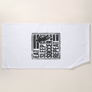 ヴィンテージサッカー選手Tシャツデザイン Eat Sleep Soccer Repeat ビーチタオル