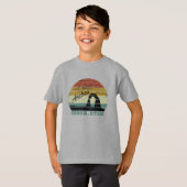 ヴィンテージサンセット - モアブ ユタ州 - アーチーズ国立公園 Tシャツ (正面フル)