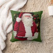ヴィンテージサンタが木の下に。 クッション (ブランケット)