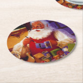 ヴィンテージサンタクロースがおもちゃ作りのクリスマス ラウンドペーパーコースター (アングル)