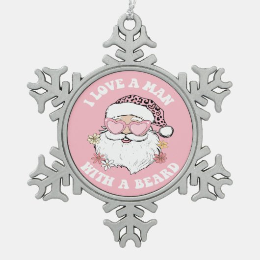 ヴィンテージサンタIはヒゲのピンクのクリスマスを持つ男性が大好き スノーフレークピューターオーナメント (正面)