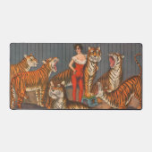 ヴィンテージサーカスのポスター6頭の虎を持つ女性。 デスクマット (正面)