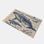 ヴィンテージザトウクジラの群れの彫刻 ドアマット (アングル)