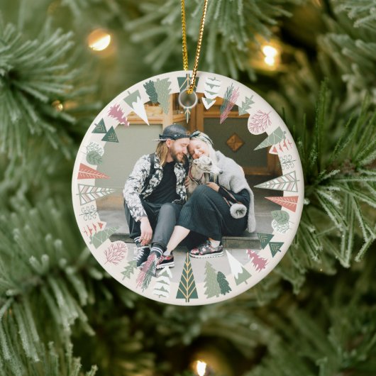 ヴィンテージシックなクリスマスツリーフォトアイボリーピンクラウンド セラミックオーナメント (ツリー)