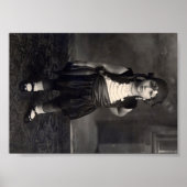 ヴィンテージジプシーの女の子 – 旧白黒の写真 ポスター (正面)