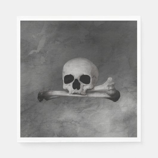 ヴィンテージスカルとグレーテクスチャ上のクロスボーン スタンダードランチョンナプキン (正面)