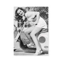 ヴィンテージスクーターピンナップミニスカート脚