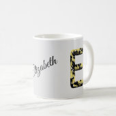 ヴィンテージスタイルエレガント金ゴールドブラック文字Eモノグラム コーヒーマグカップ (正面右)