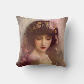 ヴィンテージスタイルポートレートの美しいフローラ女性 クッション (正面)