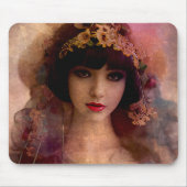 ヴィンテージスタイルポートレートの美しい女性ピンク マウスパッド (正面)