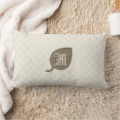 ヴィンテージスタイルリーフモノグラムクリームベージュ ランバークッション (ブランケット)