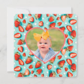 ヴィンテージストロベリー誕生日招待状と写真付き 招待状 (正面)