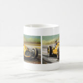 ヴィンテージスポーツレーシングイエローレースカーレーサー コーヒーマグカップ (中央)