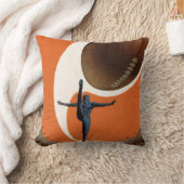 ヴィンテージスポーツ,サッカー選手がボールを蹴る クッション (ブランケット)