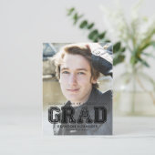 ヴィンテージスポーティ編集可能カラー卒業 ポストカード (スタンド正面)