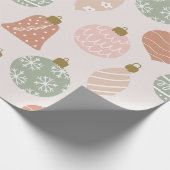 ヴィンテージセージ緑と赤面ピンクオーナメント ラッピングペーパー (角)