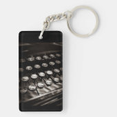 ヴィンテージタイプライターの鍵(白黒) キーホルダー (裏面)