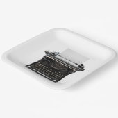 ヴィンテージタイプライターハッピーバースデー ペーパープレート (傾斜あり)