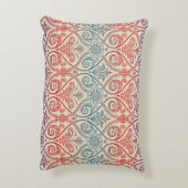 ヴィンテージダマスク壁紙 – ブルーバイオレットレッド アクセントクッション (裏面(縦))