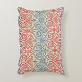 ヴィンテージダマスク壁紙 – ブルーバイオレットレッド アクセントクッション (正面(垂直))