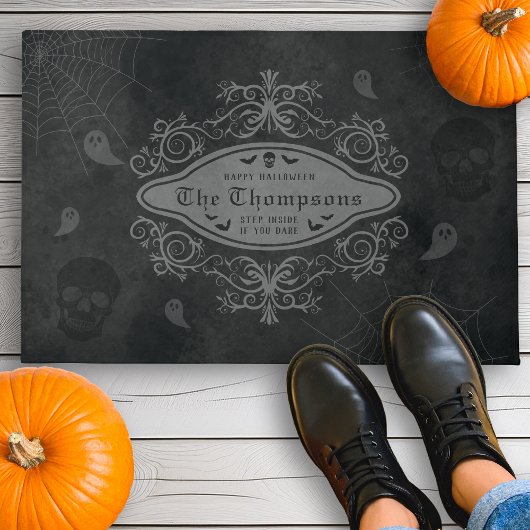 ヴィンテージダークゴシック様式のマカブレハロウィンファミリー名 ドアマット