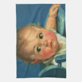 ヴィンテージチャイルド，かわいい男の赤ちゃんまたはハイチェアの女の子 キッチンタオル (縦)