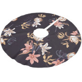 ヴィンテージチューリップ、濃い紫の背景 ブラッシュドポリエステルツリースカート (アングル)