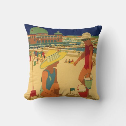 ヴィンテージチルドレンズシスターズファミリーバケーションアットビーチ クッション (正面)