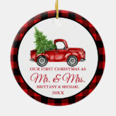 ヴィンテージトラックの初めてのクリスマスミスター・アンド・ミセス・プレイド セラミックオーナメント (裏面)