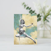 ヴィンテージトラペーズ女性とワイン ポストカード (スタンド正面)