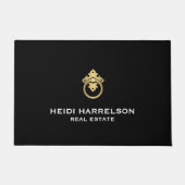 ヴィンテージドアノッカーのロゴ不動産仲介業者金ゴールド/ブラック ドアマット (正面)