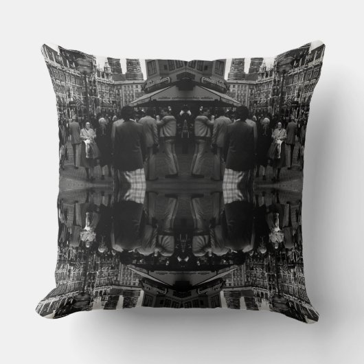 ヴィンテージドイツミュンヘンフラウエンキルシュフラウエンプラッツモ クッション (正面)