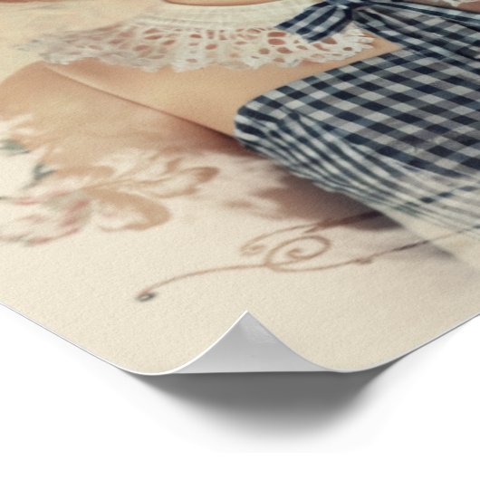 ヴィンテージドールコアガールとアイボリー ポスター (角)