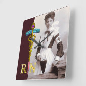 ヴィンテージナースと金ゴールドカドゥセウスNRエンブレム スクエア壁時計 (傾斜)