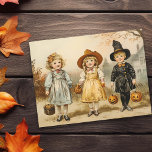 ヴィンテージハロウィーントリックまたはトリート ポストカード<br><div class="desc">このデザインはパーソナライズされた、[編集]デザインを選択して行う。他のアイテムに転送することもできます。colorflowcreations@gmail.comで連絡は、このデザインを別の製品にインストールしたり、このデザインのサポートが必要なもし場合は、ページの上部にあるチャットオプションを使用する。www.facebook.com/colorflowcreations、www.instagram.com/colorflowcreations、www.twitter.com/colorflowart、後を追およびwww.pinterest.com/colorflowcreationsで自分のデザインや自分の情報を見る。</div>
